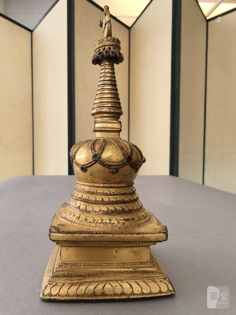 A GILT-BRONZE STUPA - 图18